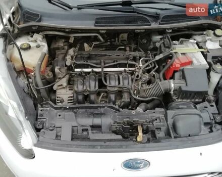 Білий Форд Фієста, об'ємом двигуна 1.6 л та пробігом 102 тис. км за 8600 $, фото 16 на Automoto.ua