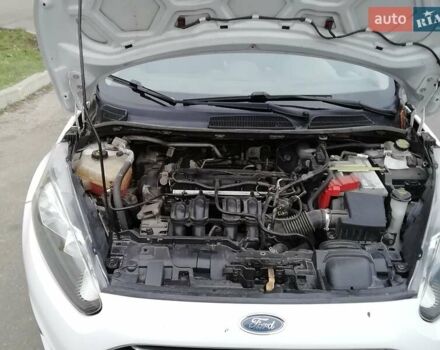 Білий Форд Фієста, об'ємом двигуна 1.6 л та пробігом 102 тис. км за 8600 $, фото 15 на Automoto.ua