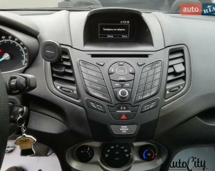 Білий Форд Фієста, об'ємом двигуна 1.6 л та пробігом 102 тис. км за 8600 $, фото 12 на Automoto.ua