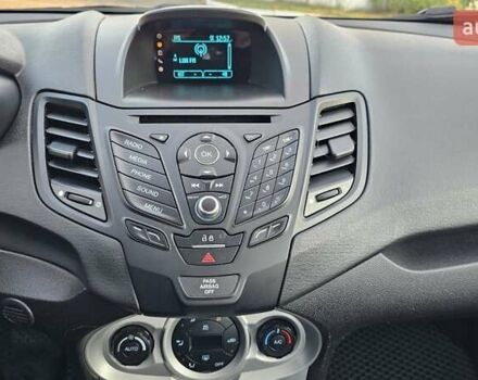 Белый Форд Фиеста, объемом двигателя 1.6 л и пробегом 143 тыс. км за 7300 $, фото 4 на Automoto.ua