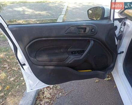 Белый Форд Фиеста, объемом двигателя 1.6 л и пробегом 182 тыс. км за 7400 $, фото 9 на Automoto.ua