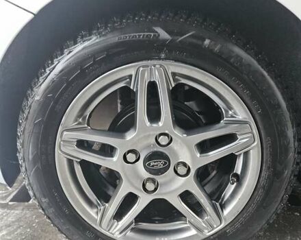 Белый Форд Фиеста, объемом двигателя 1.6 л и пробегом 144 тыс. км за 8500 $, фото 5 на Automoto.ua