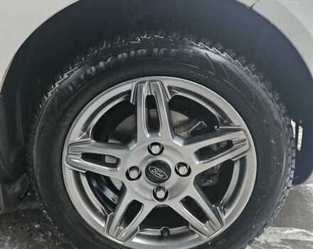 Белый Форд Фиеста, объемом двигателя 1.6 л и пробегом 144 тыс. км за 8500 $, фото 4 на Automoto.ua