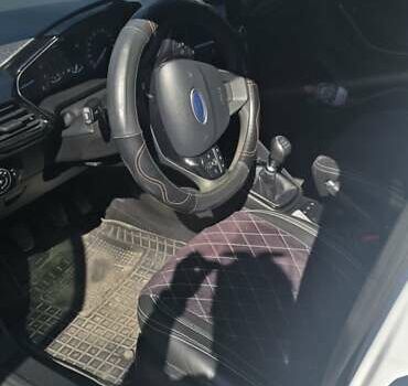 Белый Форд Фиеста, объемом двигателя 1 л и пробегом 128 тыс. км за 9500 $, фото 4 на Automoto.ua