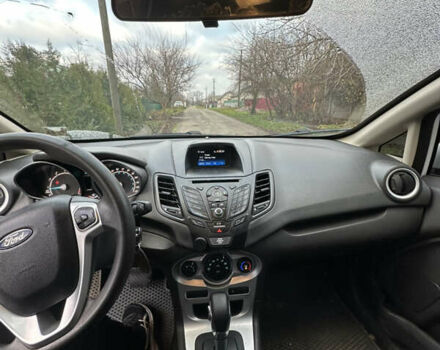 Белый Форд Фиеста, объемом двигателя 1.6 л и пробегом 121 тыс. км за 7000 $, фото 4 на Automoto.ua