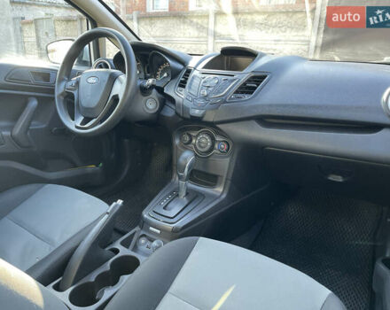 Белый Форд Фиеста, объемом двигателя 1.6 л и пробегом 153 тыс. км за 7000 $, фото 7 на Automoto.ua