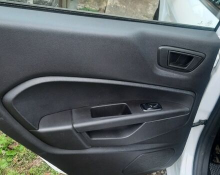 Белый Форд Фиеста, объемом двигателя 1.6 л и пробегом 66 тыс. км за 8500 $, фото 3 на Automoto.ua