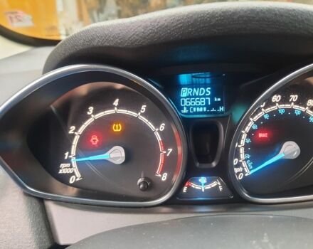 Белый Форд Фиеста, объемом двигателя 1.6 л и пробегом 66 тыс. км за 8500 $, фото 6 на Automoto.ua