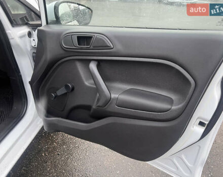 Белый Форд Фиеста, объемом двигателя 1.6 л и пробегом 153 тыс. км за 6900 $, фото 7 на Automoto.ua