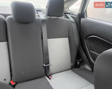 Белый Форд Фиеста, объемом двигателя 1.6 л и пробегом 153 тыс. км за 6900 $, фото 8 на Automoto.ua