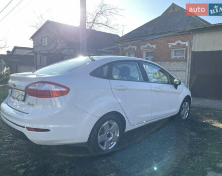 Белый Форд Фиеста, объемом двигателя 1.6 л и пробегом 153 тыс. км за 7000 $, фото 2 на Automoto.ua