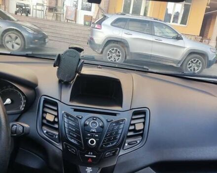 Белый Форд Фиеста, объемом двигателя 1.6 л и пробегом 159 тыс. км за 7600 $, фото 7 на Automoto.ua