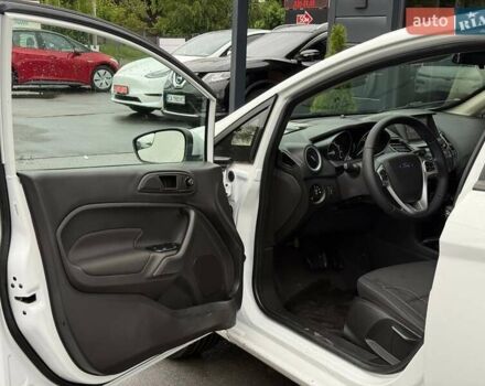 Белый Форд Фиеста, объемом двигателя 1.6 л и пробегом 126 тыс. км за 8799 $, фото 19 на Automoto.ua