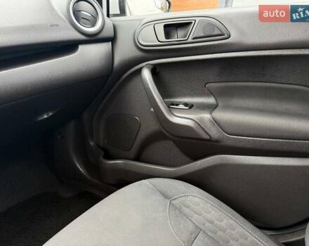 Белый Форд Фиеста, объемом двигателя 1.6 л и пробегом 126 тыс. км за 8799 $, фото 33 на Automoto.ua