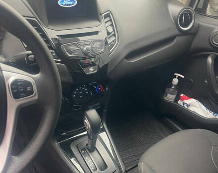 Білий Форд Фієста, об'ємом двигуна 1.6 л та пробігом 67 тис. км за 8999 $, фото 8 на Automoto.ua