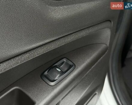 Белый Форд Фиеста, объемом двигателя 1.6 л и пробегом 126 тыс. км за 8799 $, фото 36 на Automoto.ua