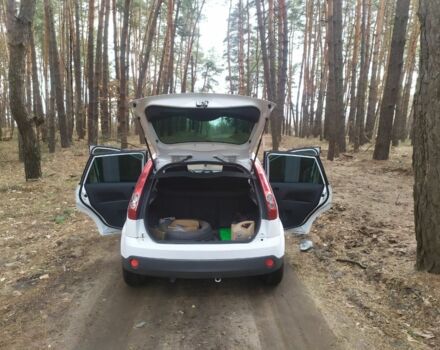 Білий Форд Фієста, об'ємом двигуна 1.2 л та пробігом 210 тис. км за 4100 $, фото 1 на Automoto.ua
