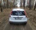 Білий Форд Фієста, об'ємом двигуна 1.2 л та пробігом 210 тис. км за 4100 $, фото 4 на Automoto.ua