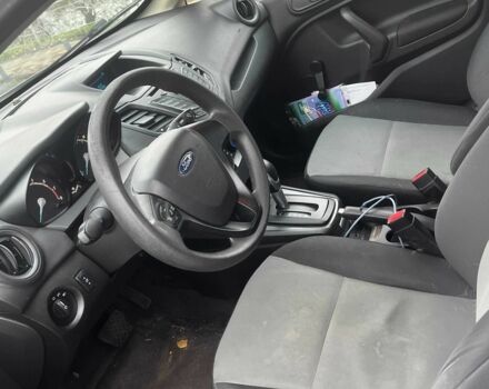 Белый Форд Фиеста, объемом двигателя 1.6 л и пробегом 2 тыс. км за 8000 $, фото 2 на Automoto.ua