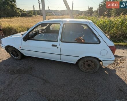 Белый Форд Фиеста, объемом двигателя 1.1 л и пробегом 300 тыс. км за 350 $, фото 1 на Automoto.ua
