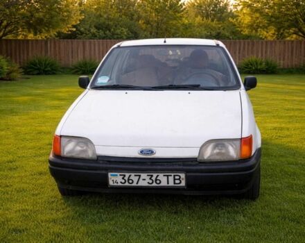 Белый Форд Фиеста, объемом двигателя 1 л и пробегом 200 тыс. км за 580 $, фото 1 на Automoto.ua