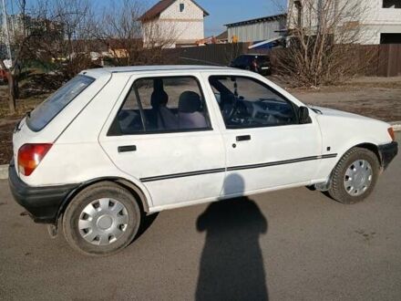 Білий Форд Фієста, об'ємом двигуна 1.1 л та пробігом 350 тис. км за 950 $, фото 1 на Automoto.ua