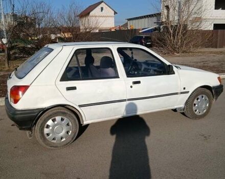 Белый Форд Фиеста, объемом двигателя 1.1 л и пробегом 350 тыс. км за 950 $, фото 1 на Automoto.ua