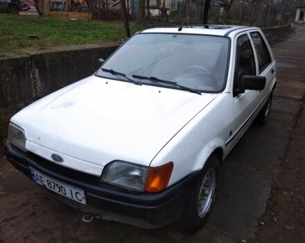 Белый Форд Фиеста, объемом двигателя 1.8 л и пробегом 350 тыс. км за 1273 $, фото 1 на Automoto.ua