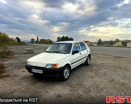 Белый Форд Фиеста, объемом двигателя 1.8 л и пробегом 200 тыс. км за 425 $, фото 1 на Automoto.ua