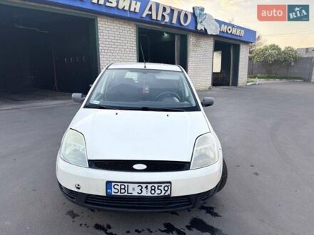 Форд Фиеста 2003 в Александрие на Automoto.ua Белый Форд Фиеста, объемом двигателя 1.4 л и пробегом 300 тыс. км за 1300 $, фото 1 на Automoto.ua