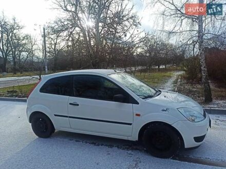 Форд Фиеста 2005 в Николаеве на Automoto.ua Белый Форд Фиеста, объемом двигателя 1.4 л и пробегом 234 тыс. км за 3950 $, фото 1 на Automoto.ua