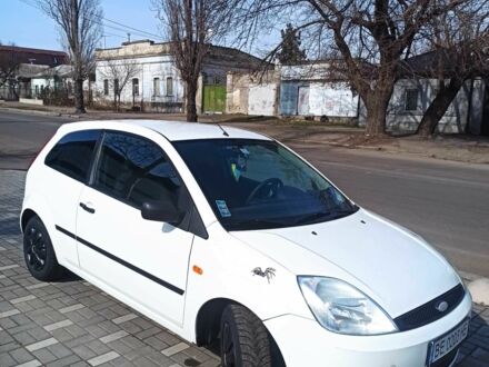 Белый Форд Фиеста, объемом двигателя 1.4 л и пробегом 251 тыс. км за 3700 $, фото 1 на Automoto.ua
