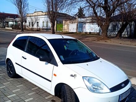 Белый Форд Фиеста, объемом двигателя 1.4 л и пробегом 251 тыс. км за 3700 $, фото 1 на Automoto.ua