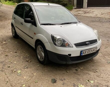 Белый Форд Фиеста, объемом двигателя 1.2 л и пробегом 220 тыс. км за 3200 $, фото 1 на Automoto.ua