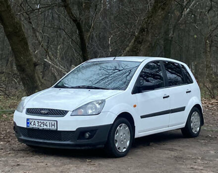 Белый Форд Фиеста, объемом двигателя 1.25 л и пробегом 277 тыс. км за 3350 $, фото 1 на Automoto.ua