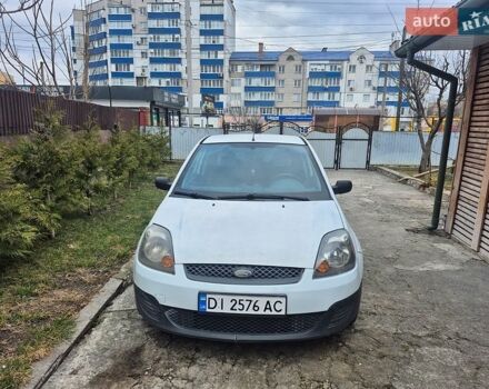 Белый Форд Фиеста, объемом двигателя 1.4 л и пробегом 275 тыс. км за 3500 $, фото 1 на Automoto.ua