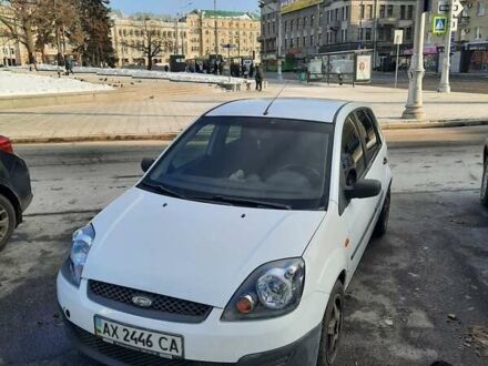 Белый Форд Фиеста, объемом двигателя 1.25 л и пробегом 282 тыс. км за 3500 $, фото 1 на Automoto.ua