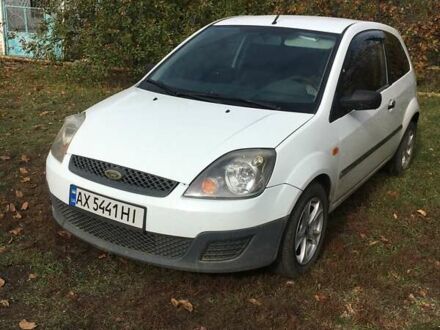 Белый Форд Фиеста, объемом двигателя 1.3 л и пробегом 268 тыс. км за 2950 $, фото 1 на Automoto.ua