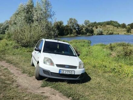 Белый Форд Фиеста, объемом двигателя 1.3 л и пробегом 246 тыс. км за 3700 $, фото 1 на Automoto.ua