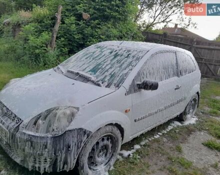 Білий Форд Фієста, об'ємом двигуна 1.4 л та пробігом 285 тис. км за 4000 $, фото 1 на Automoto.ua