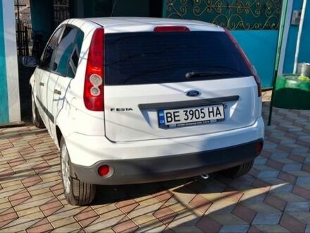Білий Форд Фієста, об'ємом двигуна 1.24 л та пробігом 202 тис. км за 3800 $, фото 1 на Automoto.ua