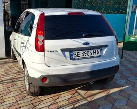 Белый Форд Фиеста, объемом двигателя 1.24 л и пробегом 202 тыс. км за 3800 $, фото 1 на Automoto.ua
