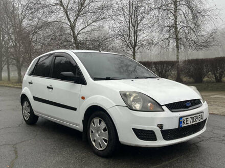 Белый Форд Фиеста, объемом двигателя 1.3 л и пробегом 228 тыс. км за 2899 $, фото 1 на Automoto.ua
