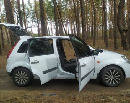 Білий Форд Фієста, об'ємом двигуна 1.2 л та пробігом 210 тис. км за 3200 $, фото 1 на Automoto.ua