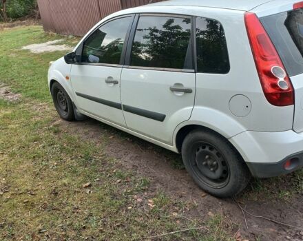 Білий Форд Фієста, об'ємом двигуна 1.3 л та пробігом 221 тис. км за 3900 $, фото 1 на Automoto.ua