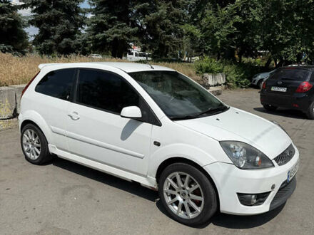 Форд Фиеста 2007 в Днепре (Днепропетровске) на Automoto.ua Белый Форд Фиеста, объемом двигателя 2 л и пробегом 300 тыс. км за 4000 $, фото 1 на Automoto.ua