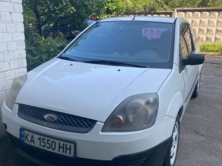 Белый Форд Фиеста, объемом двигателя 1.3 л и пробегом 211 тыс. км за 2900 $, фото 1 на Automoto.ua