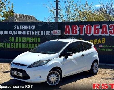 Белый Форд Фиеста, объемом двигателя 1.4 л и пробегом 200 тыс. км за 5000 $, фото 1 на Automoto.ua