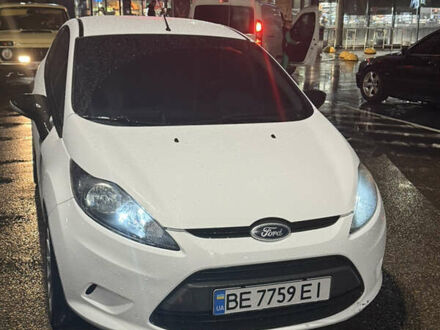 Белый Форд Фиеста, объемом двигателя 1.4 л и пробегом 227 тыс. км за 4800 $, фото 1 на Automoto.ua