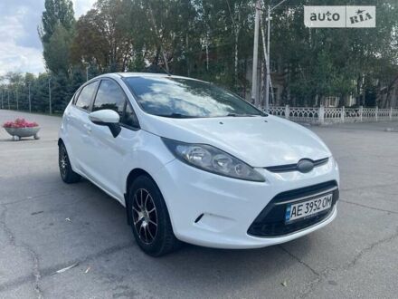Форд Фієста 2009 у Новомосковске на Automoto.ua Білий Форд Фієста, об'ємом двигуна 1.25 л та пробігом 194 тис. км за 6100 $, фото 1 на Automoto.ua
